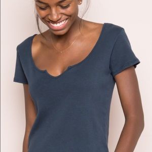 BRANDY MELVILLE V NECK TOP